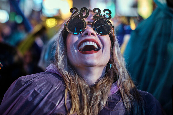 США. Девушка встречает Новый год в&nbsp;Нью-Йорке
