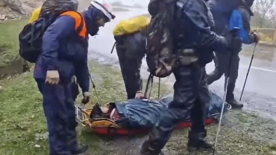 На горе в Ингушетии спасли альпиниста, повредившего ногу во время восхождения