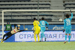 Мяч после удара Жоао Карлоса влетает в ворота Вячеслава Малафеева