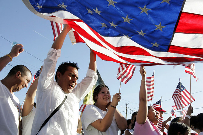 Мечту миллионов иммигрантов об американском гражданстве Обама намерен исполнить уже в ближайшие месяцы 