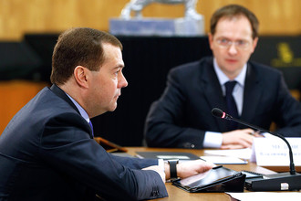 Премьер-министр РФ Дмитрий Медведев и министр культуры Владимир Мединский во время заседания правительственного совета по развитию отечественной кинематографии