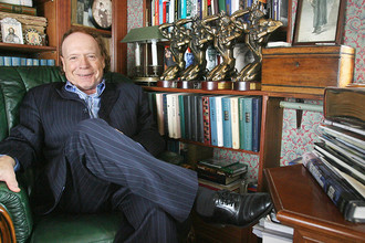 Эдвард Радзинский у себя дома, 2006 год