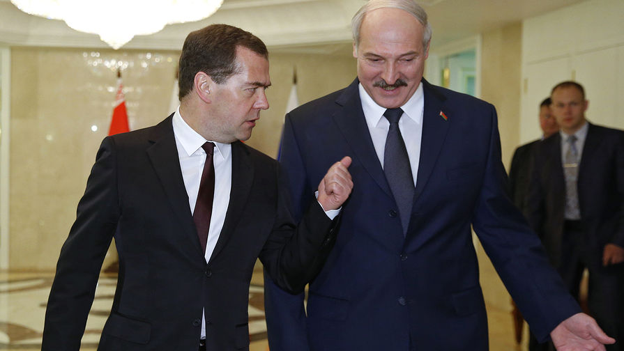 Председатель правительства России Дмитрий Медведев и президент Белоруссии Александр Лукашенко во время встречи в Москве, 2014 год