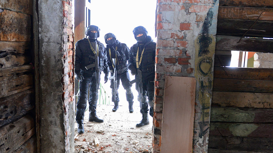 Военнослужащие спецподразделения СОБР «Булат» на курсах боевой подготовки в Подмосковье, февраль 2017 года