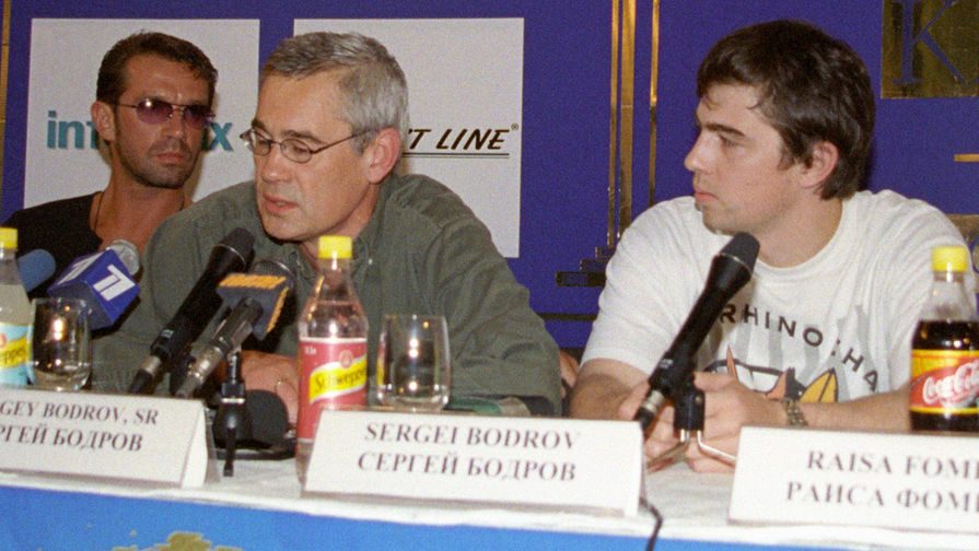 Сергей Бодров и Сергей Бодров-младший во время пресс-конференции съемочной группы фильма &laquo;Давай сделаем это по-быстрому&raquo; на&nbsp;Московском кинофестивале, 2001 год