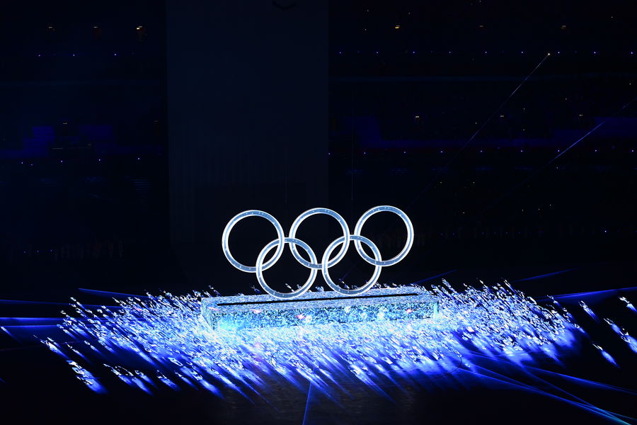 Олимпийские кольца на церемонии открытия Игр в Пекине — 2022
