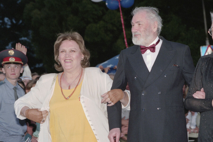 Актриса Нонна Мордюкова и режиссер Григорий Чухрай во время кинофестиваля «Кинотавр» в Сочи, 6 июня 1996 года