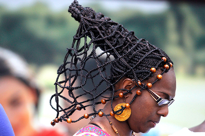 Участница конкурса африканских причесок Afro-Hairstyles Competition