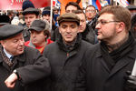 Директор Института проблем экономики переходного периода Егор Гайдар, лидер «Объединенного гражданского фронта» Гарри Каспаров и лидер партии СПС Никита Белых (слева направо) во время «Антифашистского марша», 2005 год