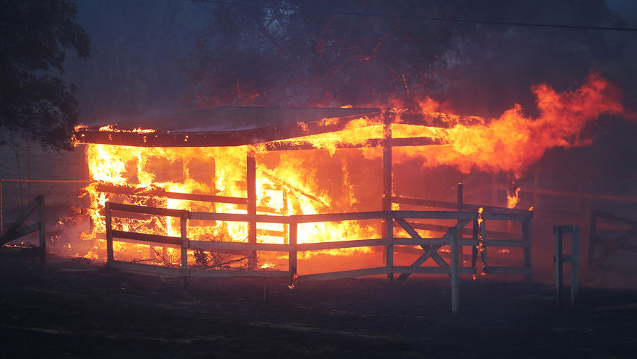 Лесной пожар в&nbsp;городе Бонсалл, Калифорния, США, 7&nbsp;декабря 2017&nbsp;года