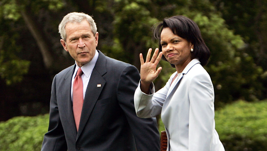 Президент США Джордж Буш — младший и госсекретарь Кондолиза Райс на&nbsp;Южной лужайке Белого дома, 2006 год