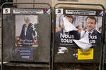 Предвыборные плакаты на одной из улиц Парижа, 24 апреля 2022 года