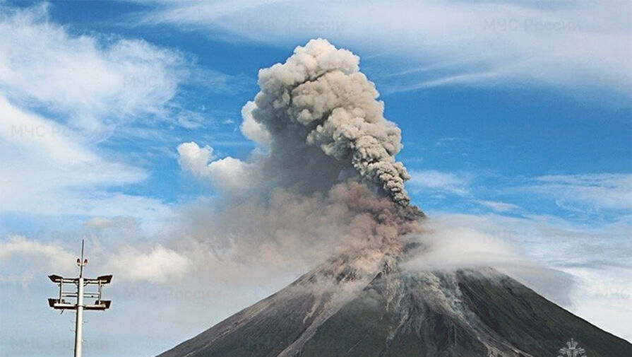 На курильском вулкане Эбеко произошел выброс пепла