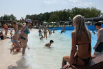 Отдыхающие в пляжном клубе Dream Beach Club в Москве, 11 июля 2025 года
