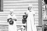 Дети, наряженные на Хэллоуин, примерно 1925 год
