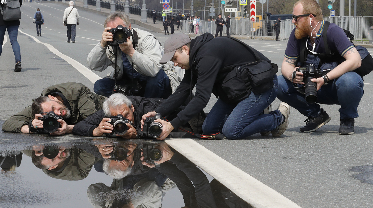 Работа фотокорреспондентов во время первомайской демонстрации в Москве, 1 мая 2018 года