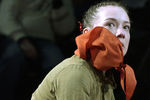 Чулпан Хаматова в сцене из спектакля «Голая пионерка» в постановке Кирилла Серебренникова, 2005 год