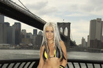 Певица Кристина Агилера во время съемок около&nbsp;Бруклинского моста в&nbsp;2002 году