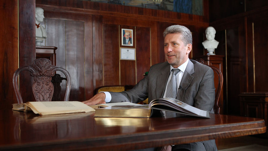 Директор Российской государственной библиотеки Александр Вислый в&nbsp;своем рабочем кабинете во время интервью
