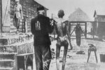 В Освенциме бесчеловечные опыты над людьми проводил доктор Йозеф Менгеле, считающийся одним из главных военных преступников всех времен