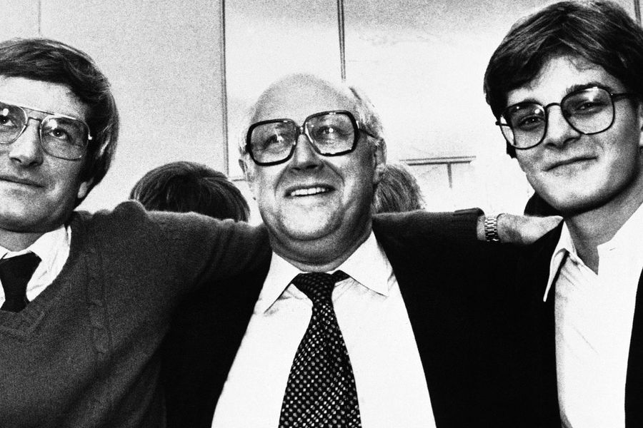 Максим Шостакович, Мстислав Ростропович и Дмитрий Шостакович на пресс-конференции по случаю концерта в честь 75-летия композитора Д.Д. Шостаковича в Кеннеди-центре, США, 22 сентября 1981 года
