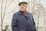 <b>Михаил Ульянов</b>
<br><br>
В середине 90-х у народного артиста СССР Михаила Ульянова была диагностирована легкая форма Паркинсона. Со временем болезнь стала прогрессировать: родные Ульянова перепробовали все методы лечения, в том числе нетрадиционные, и даже отправляли артиста в Китай к местным народным целителям. Но несмотря на все усилия, в нулевых самочувствие актера резко ухудшилось, к Паркинсону добавились другие заболевания, и в марте 2007 года Михаил Ульянов скончался.