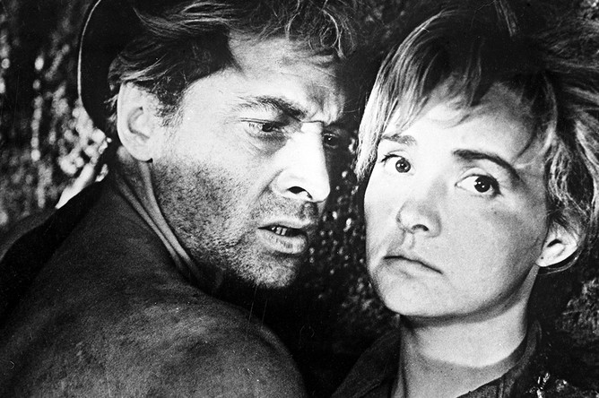 Вячеслав Тихонов и Маргарита Володина в фильме «Оптимистическая трагедия» (1963)