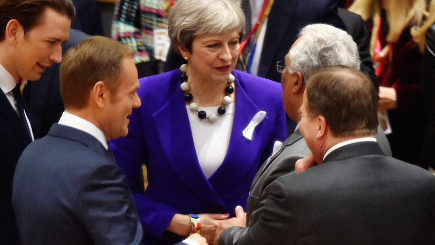 Премьер-министр Великобритании Тереза Мэй и португальский премьер Антониу Кошта во время саммита лидеров Евросоюза в Брюсселе, 22 марта 2018 года