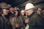 Президент России Борис Ельцин с шахтерами на шахте «Воркутинская», 24 мая 1996 года