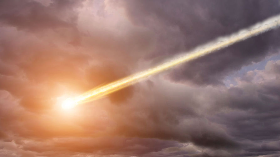 В Красноярске момент пролета горящего метеорита попал на видео