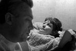 Поэт Белла Ахмадулина и ее второй муж, писатель Юрий Нагибин, 1963 год