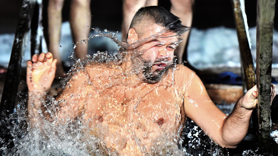 Фатальный исход: россиян призвали отказаться от крещенских купаний