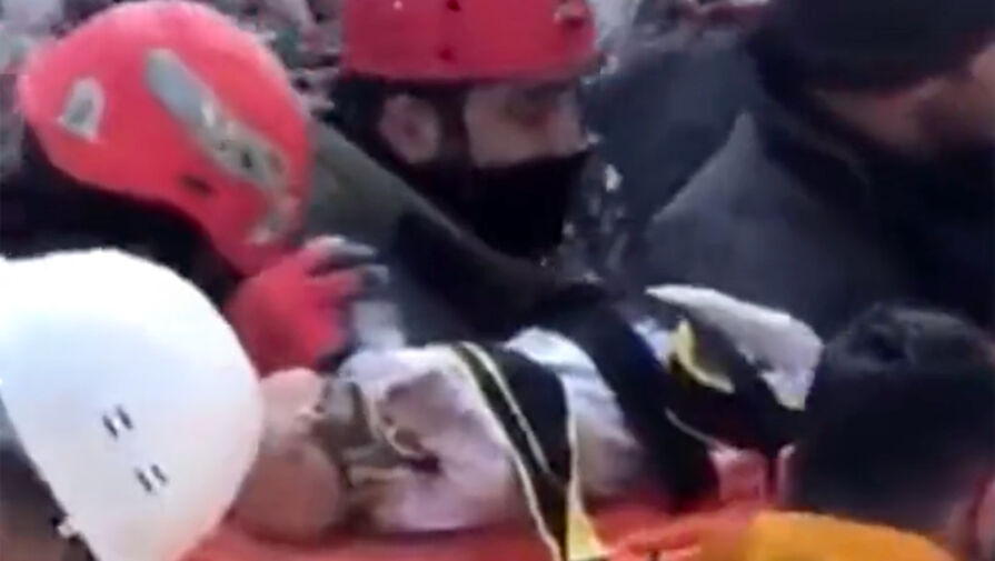 Двухмесячного ребенка спасли из-под завалов в Турции спустя 128 часов после трагедии
