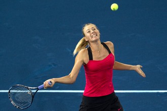 Мария Шарапова выиграла уже второй матч на необычном синем грунте