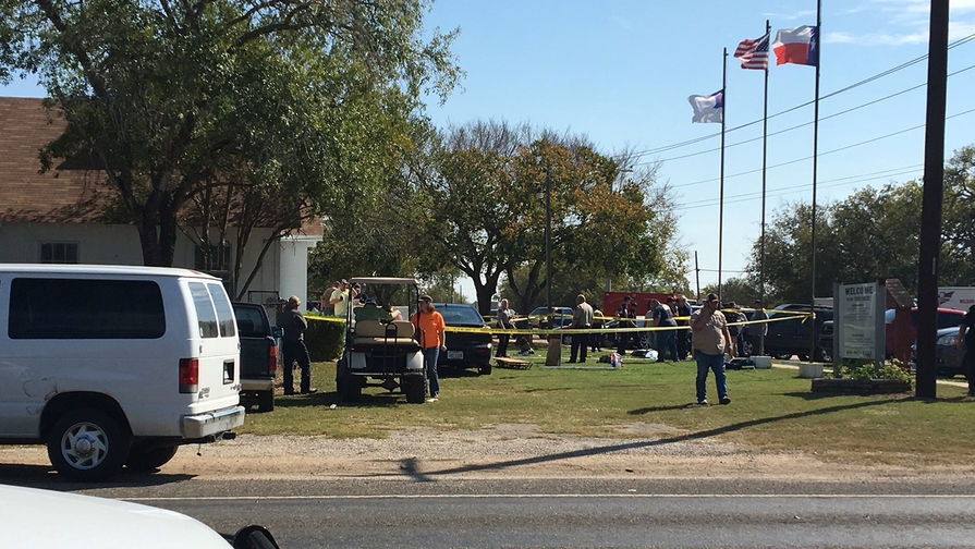 Обстановка на месте расстрела прихожан баптистской церкви в Сатерленд Спрингс, штат Техас, 5 ноября 2017