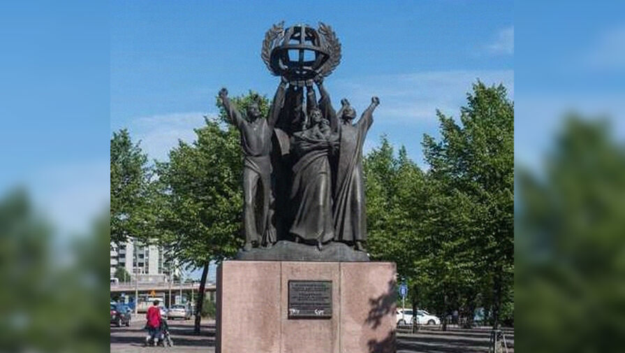 В Финляндии демонтировали подаренный СССР памятник Мир во всем мире