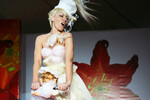 Аврора на одиннадцатом ежегодном балу моды и красоты «May Fashion», на котором объявлены 100 самых красивых людей Москвы, 2009 год