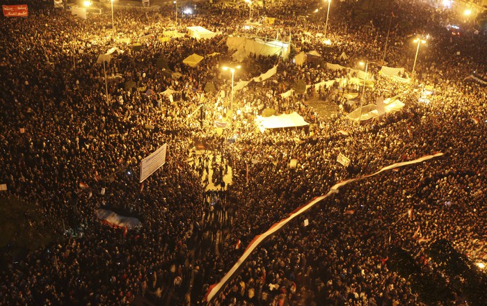 Оборону на&nbsp;площади Тахрир протестующие держат пятый день, они разбили палатки
