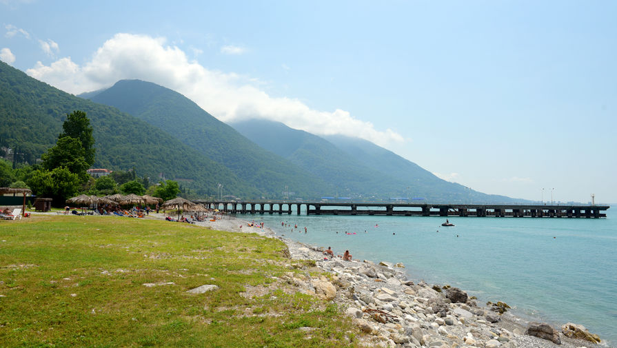 Интурист: сроки курортного сезона в Абхазии сместились на месяц вперед