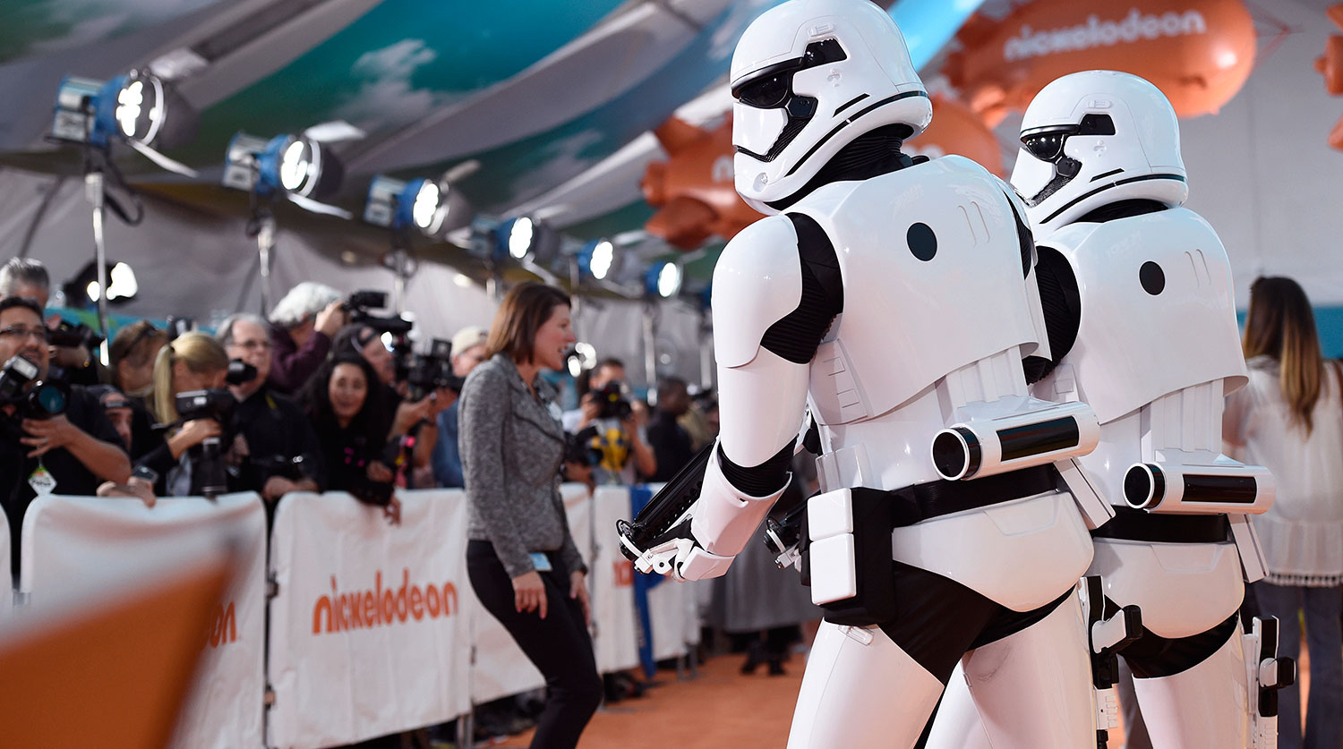 Штурмовики из «Звездных войн» на церемонии вручения премии Kids' Choice Awards 2016