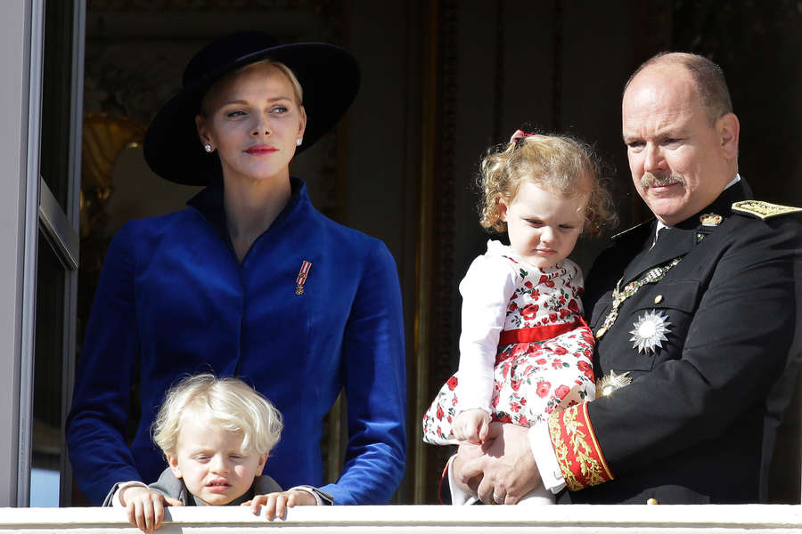 Князь Монако Альбер II и княгина Шарлен с детьми
