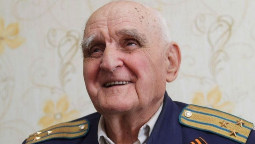 Летчик Иван Леонов