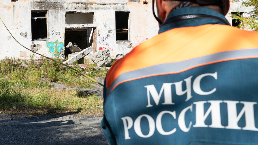 На Сахалине в результате взрыва в пятиэтажке обвалился подъезд