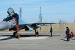 Многоцелевой сверхманевренный истребитель поколения 4++ Су-35С бортовой номер 06 готовится к учебно-тренировочному полету. 