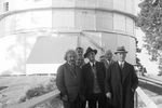 Альберт Эйнштейн с коллегами-учеными после посещения самого большого в мире телескопа в обсерватории Маунт-Уилсон близ Лос-Анджелеса, 1931 год