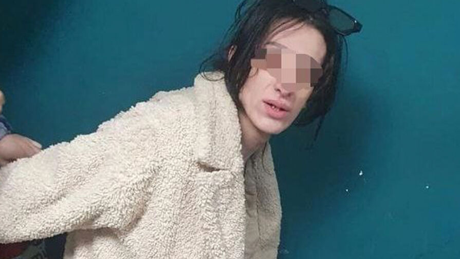 В Санкт-Петербурге задержали пьяного мужчину в платье, укравшего телевизор из общежития