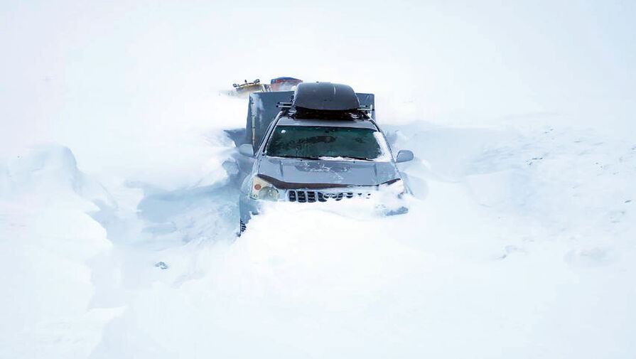 Автоэксперт назвал главную ошибку водителей, застревающих в снегу