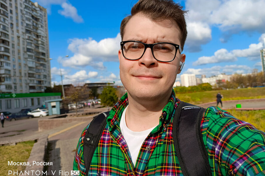 Селфи на&nbsp;основную камеру в&nbsp;сложенном виде