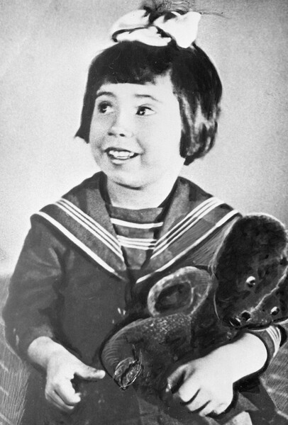 Татьяна Самойлова в&nbsp;детстве, 1938&nbsp;год