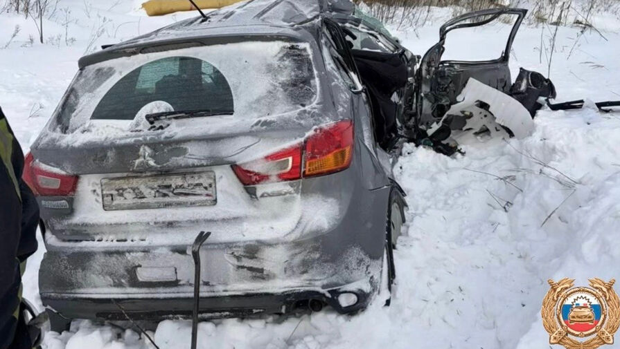 Электричка протаранила легковушку в Тверской области